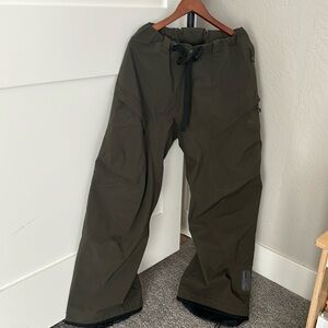 Men’s Arc’Teryx Goretex Ski/Snowboard Sitka Pant. Waist size 36”